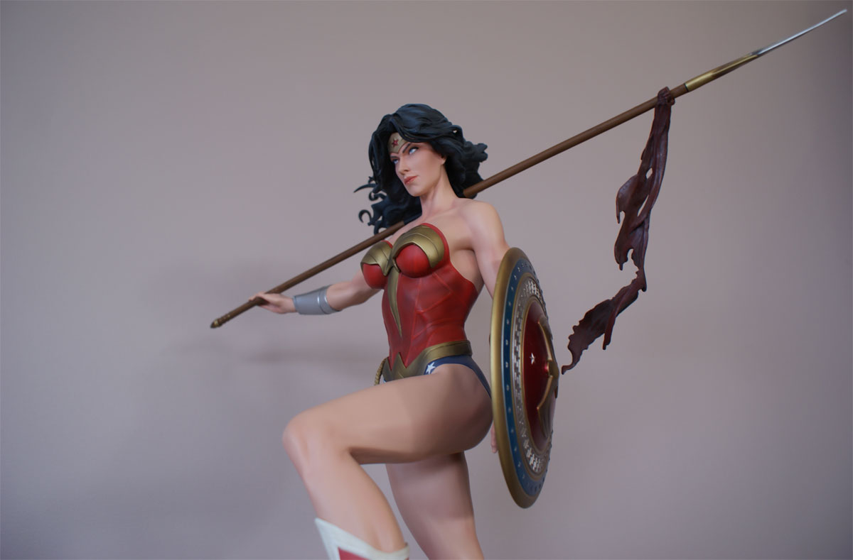 Wonder Woman: Saving the Day Premium Format Figure by Sideshow