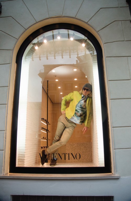 Derek Zoolander and Hansel stun the fashion world with their live appearance in the display windows at Valentino Rome.