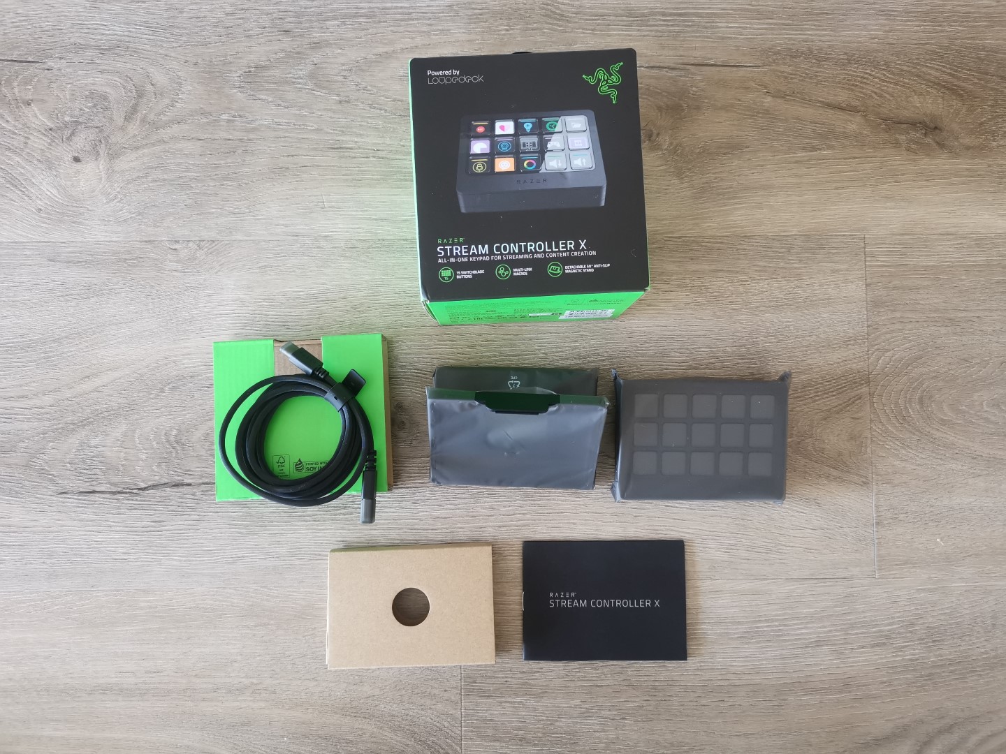  Razer Stream Controller X: All-in-One Keypad for