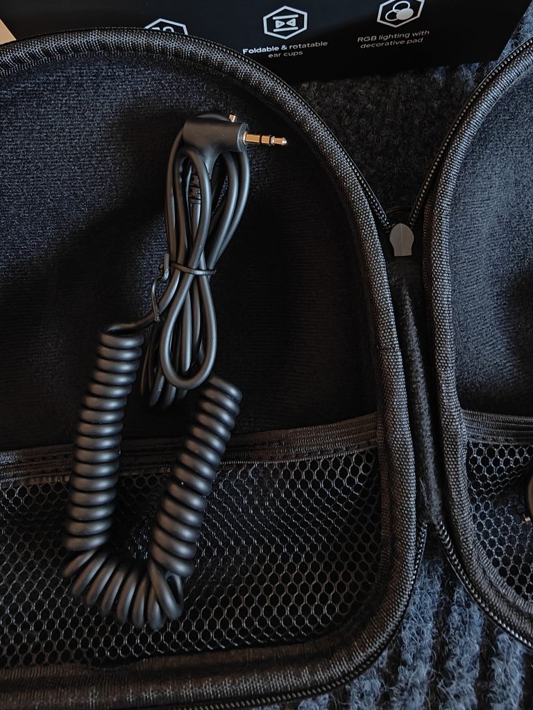 3.5mm right-angled jack.